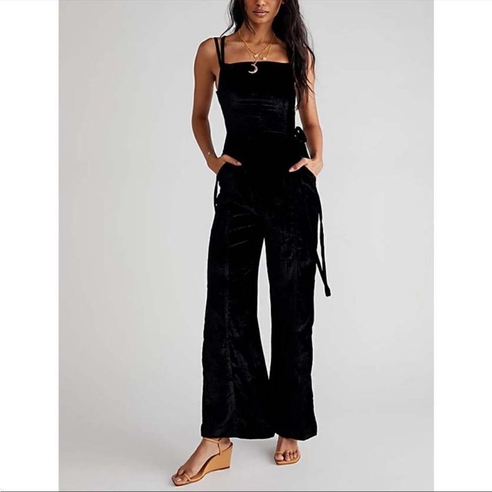 NWT Free People 90’s Forever Velvet Overalls Black S - Picture 3 of 12